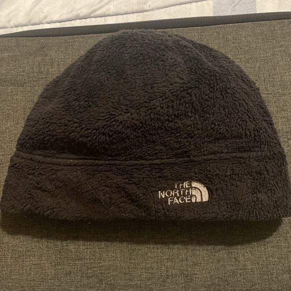 NorthFace hat & scarf set - Picture 5 of 6